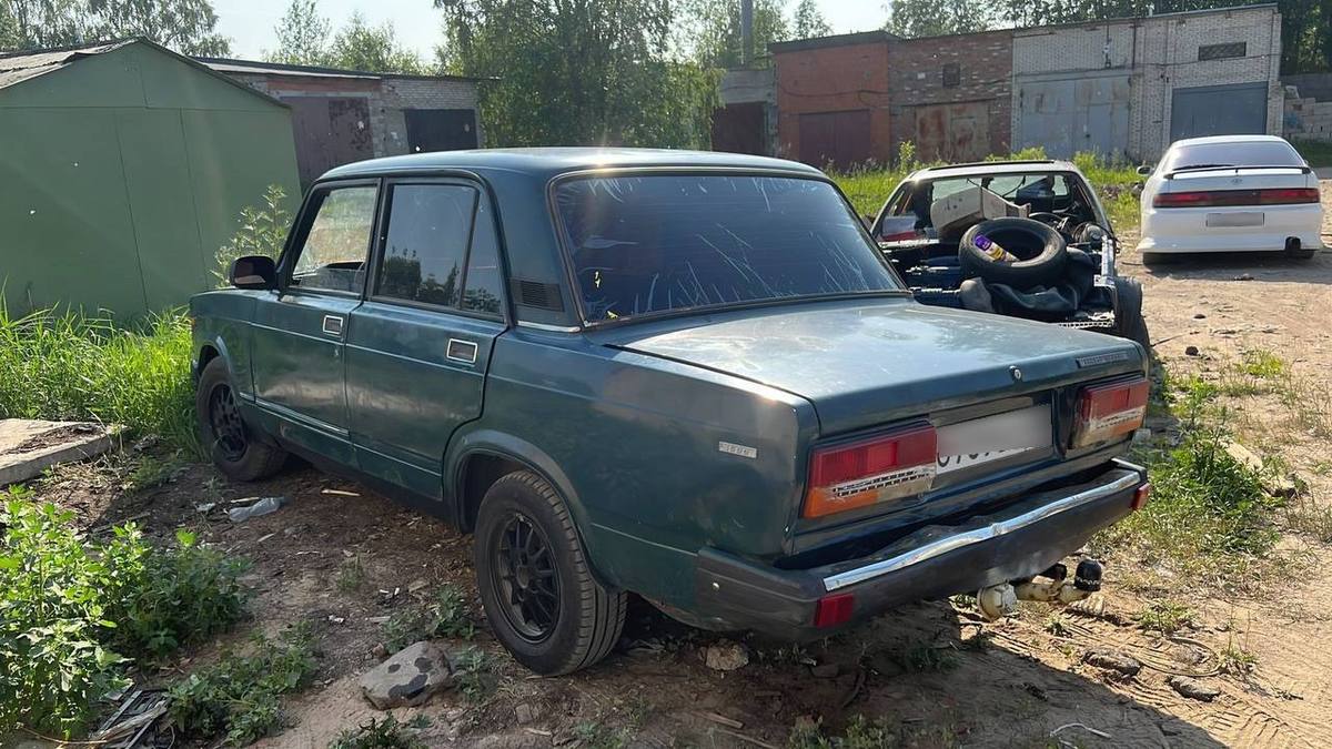 Купить LADA (ВАЗ) 2107 1 поколение седан, 2002 года, цвет: Зеленый, за  35999 руб. в Санкт-Петербурге